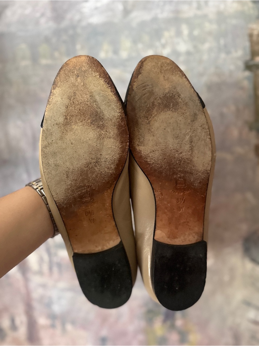 Classic Two-Tone Leather Ballet Flats in Beige and Black - Size 8.5 - Picture 7 of 7